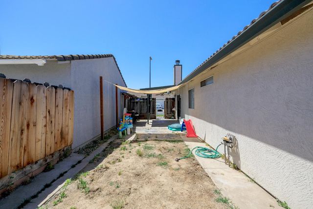 1300 Windsor Ct, Turlock, CA 95380