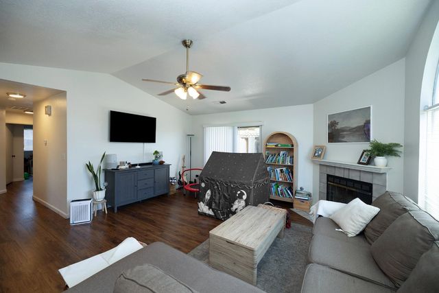 1300 Windsor Ct, Turlock, CA 95380