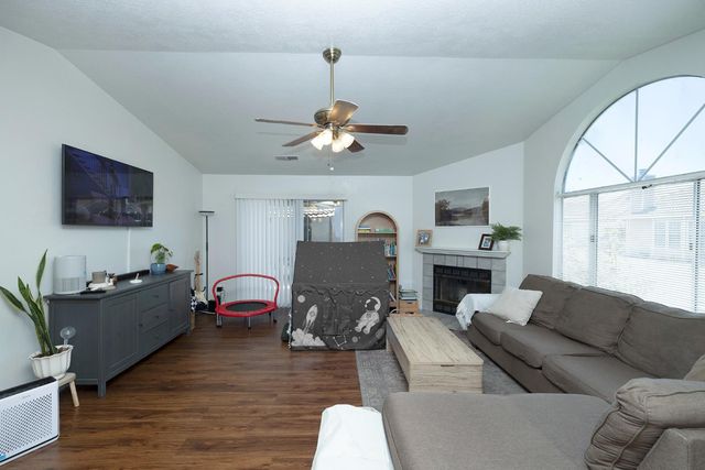 1300 Windsor Ct, Turlock, CA 95380