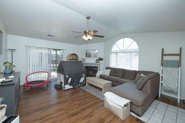 1300 Windsor Ct, Turlock, CA 95380