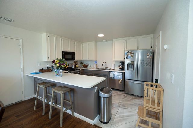 1300 Windsor Ct, Turlock, CA 95380
