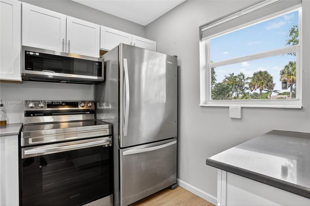 4706 NW 36th St 411, Lauderdale Lakes, FL 33319