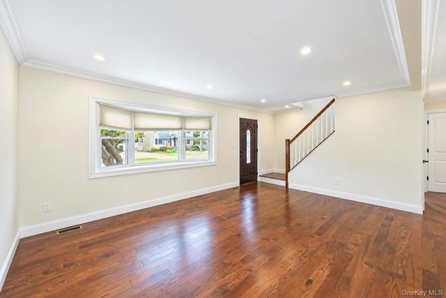 18 Hitchcock Lane, Farmingdale, NY 11735