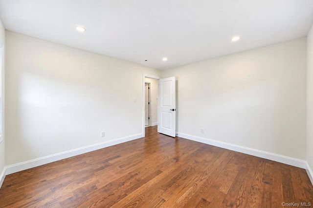 18 Hitchcock Lane, Farmingdale, NY 11735