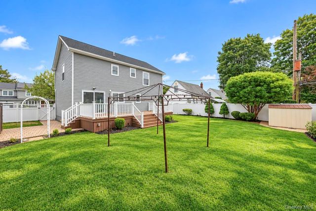 18 Hitchcock Lane, Farmingdale, NY 11735