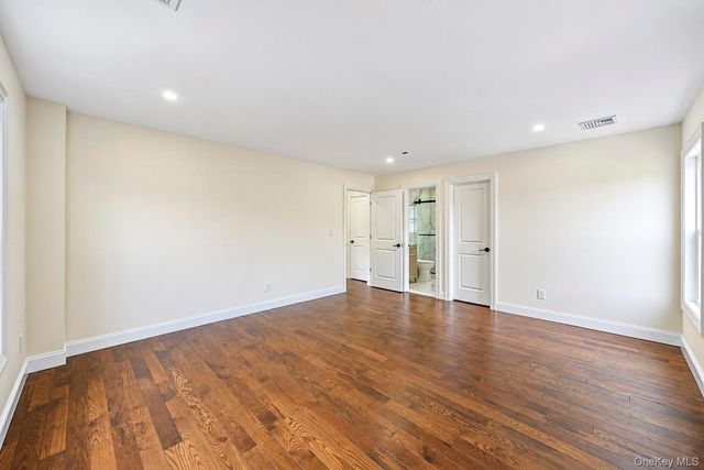 18 Hitchcock Lane, Farmingdale, NY 11735