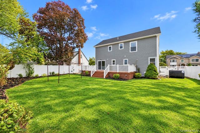 18 Hitchcock Lane, Farmingdale, NY 11735
