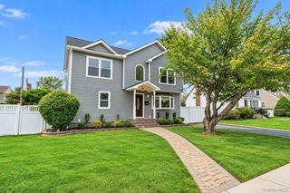 18 Hitchcock Lane, Farmingdale, NY 11735