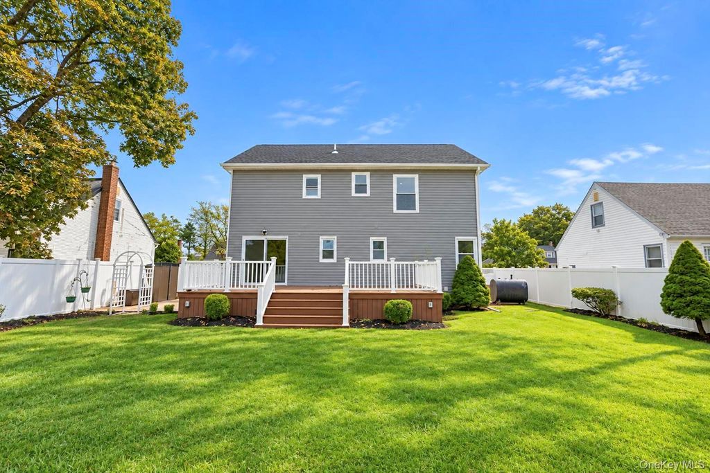 18 Hitchcock Lane, Farmingdale, NY 11735 — photo 5