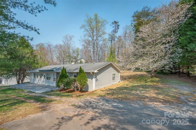 163 Woodland Drive, Columbus, NC 28722