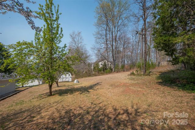 163 Woodland Drive, Columbus, NC 28722