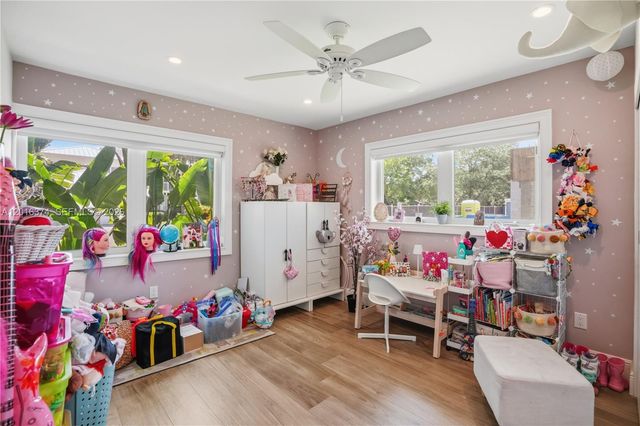 7830 SW 53rd Pl, Miami, FL 33143