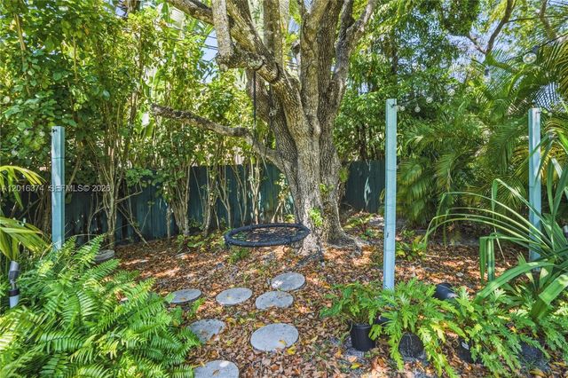7830 SW 53rd Pl, Miami, FL 33143