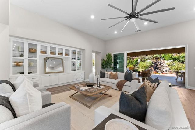 2935 Side Saddle Ln, Escondido, CA 92029