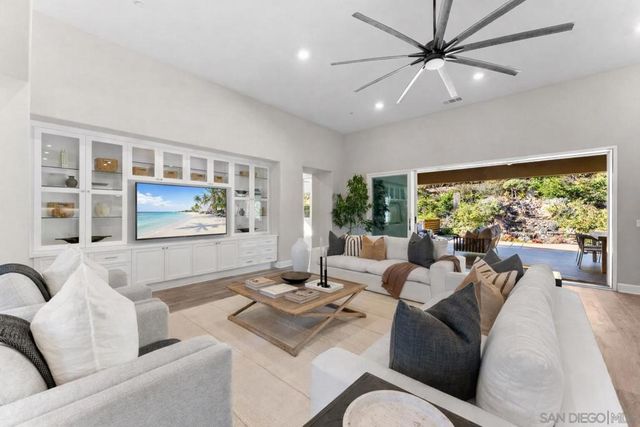 2935 Side Saddle Ln, Escondido, CA 92029