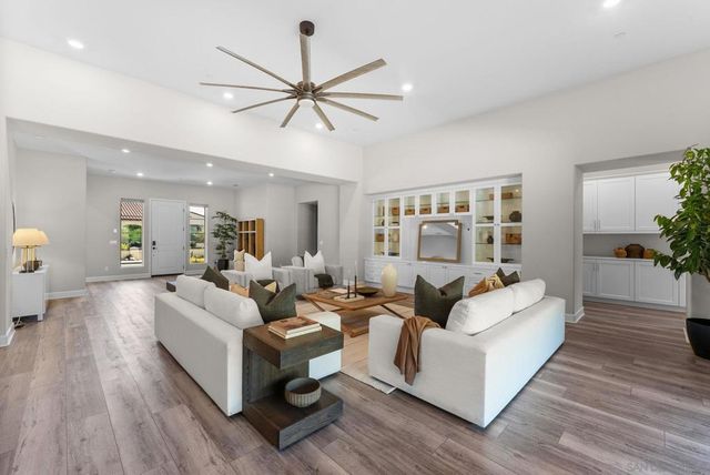 2935 Side Saddle Ln, Escondido, CA 92029