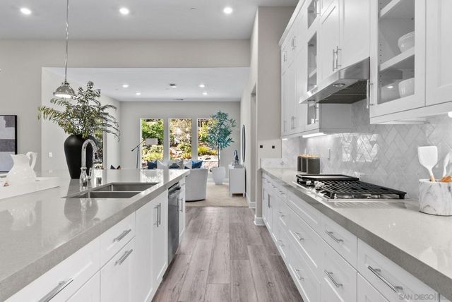 2935 Side Saddle Ln, Escondido, CA 92029