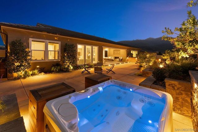 2935 Side Saddle Ln, Escondido, CA 92029