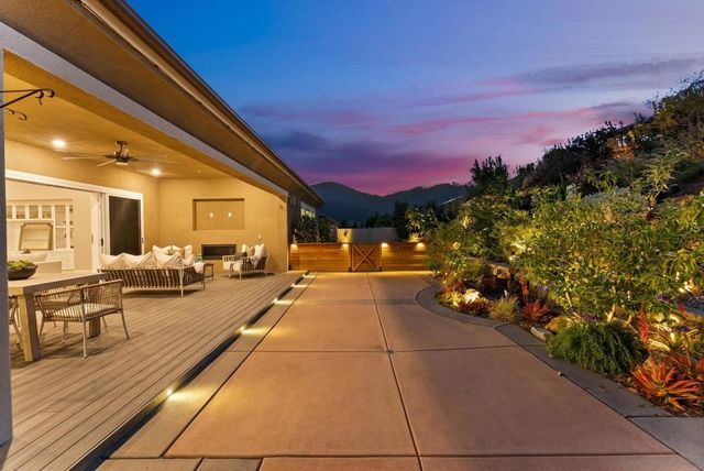 2935 Side Saddle Ln, Escondido, CA 92029