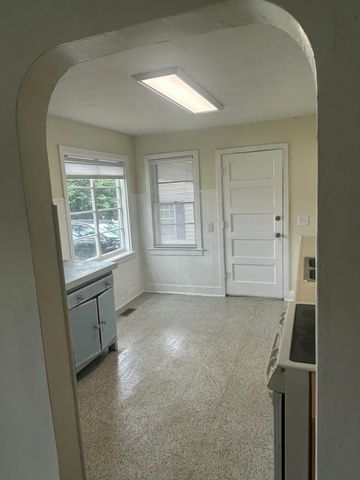 2045 N Weller Avenue, Springfield, MO 65803