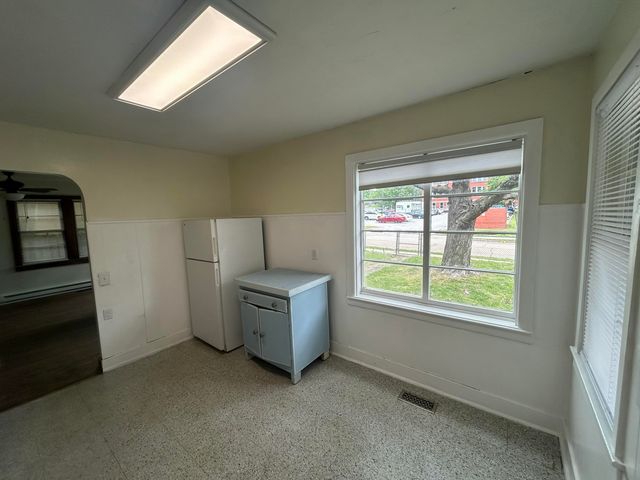 2045 N Weller Avenue, Springfield, MO 65803