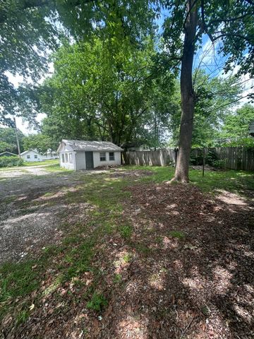 2045 N Weller Avenue, Springfield, MO 65803