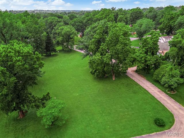 22 Green Acres Road, Bellefontaine Nghbrs, MO 63137