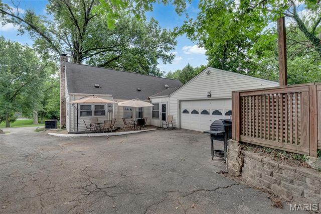 22 Green Acres Road, Bellefontaine Nghbrs, MO 63137
