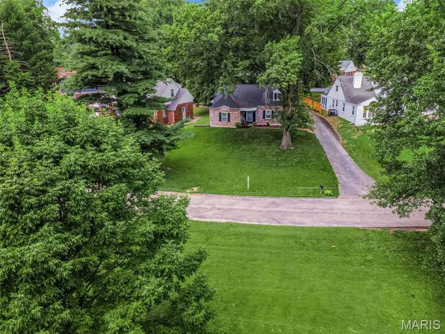 22 Green Acres Road, Bellefontaine Nghbrs, MO 63137