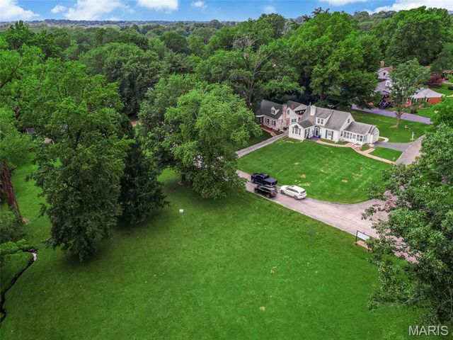 22 Green Acres Road, Bellefontaine Nghbrs, MO 63137
