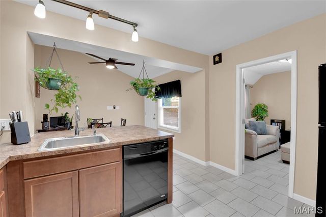 22 Green Acres Road, Bellefontaine Nghbrs, MO 63137