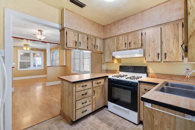 2000 SOUTH STREET, Leesburg, FL 34748