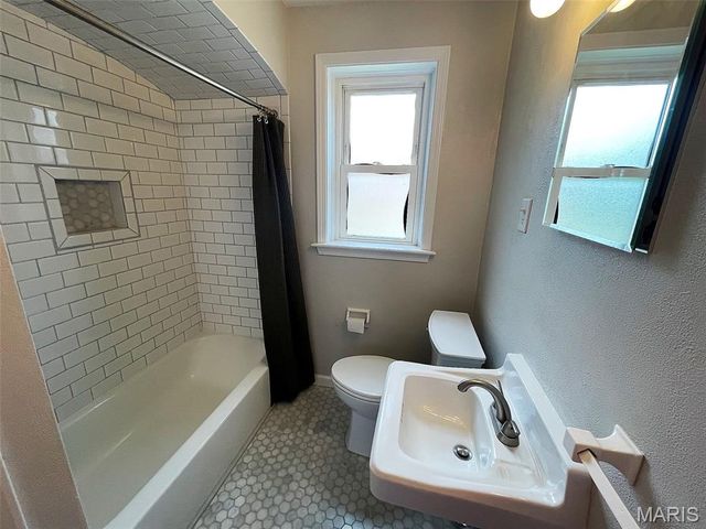 602 BOENECKE Court, Bella Villa, MO 63125