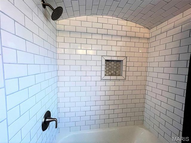 602 BOENECKE Court, Bella Villa, MO 63125