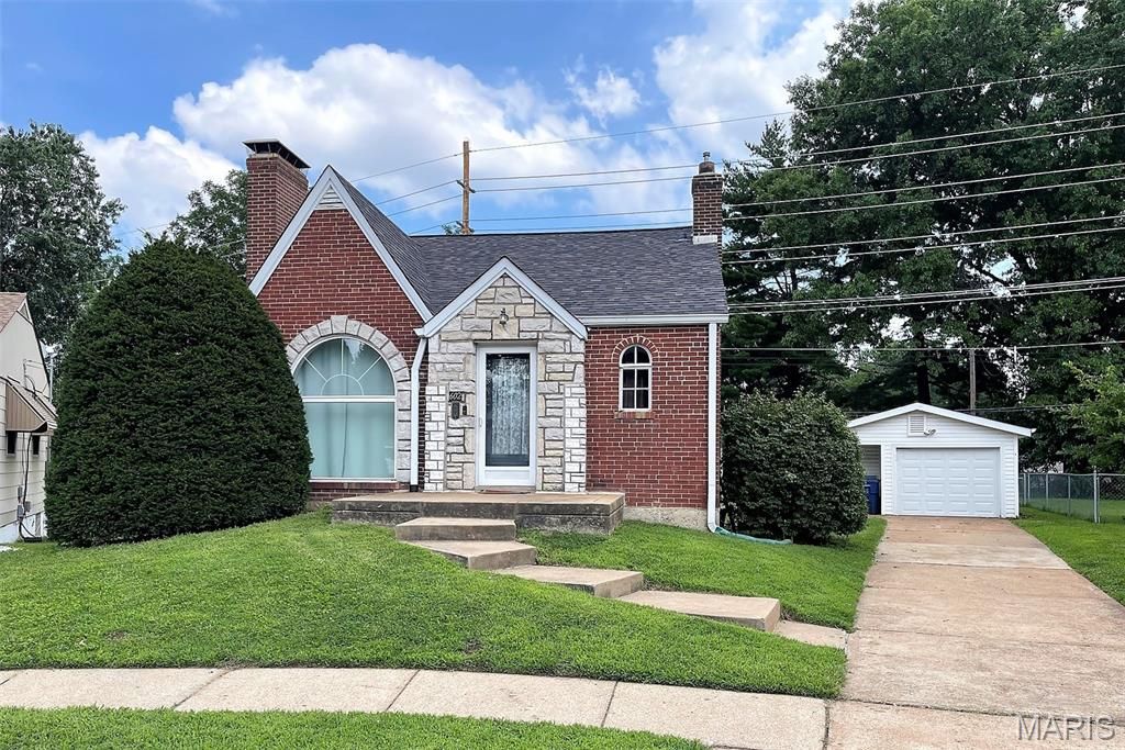 602 BOENECKE Court, Bella Villa, MO 63125
