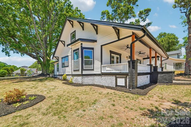 616 14th Street SW, Hickory, NC 28602