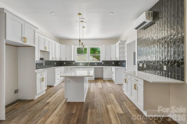616 14th Street SW, Hickory, NC 28602