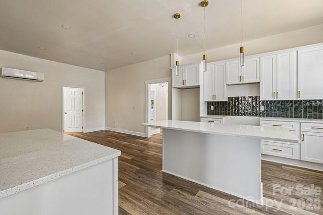616 14th Street SW, Hickory, NC 28602