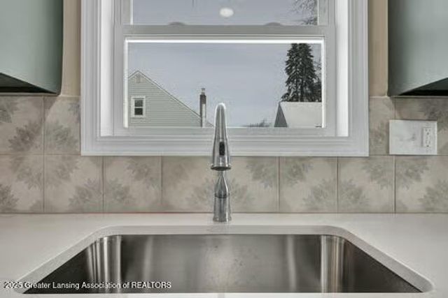 1942 Walnut Street, Holt, MI 48842