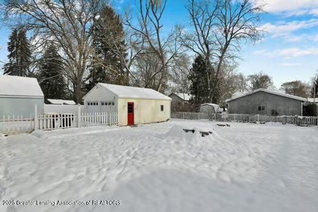 1942 Walnut Street, Holt, MI 48842