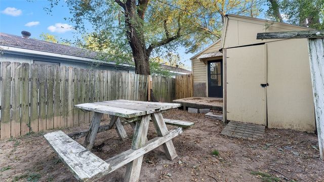 424 E Velma Avenue, Springdale, AR 72764