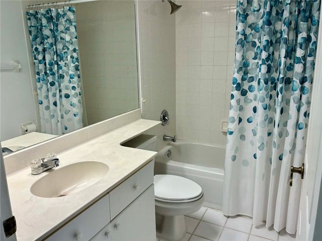 1930 Westminster Circle 2, Vero Beach, FL 32966