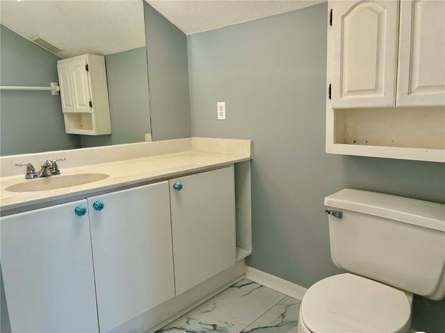 1930 Westminster Circle 2, Vero Beach, FL 32966