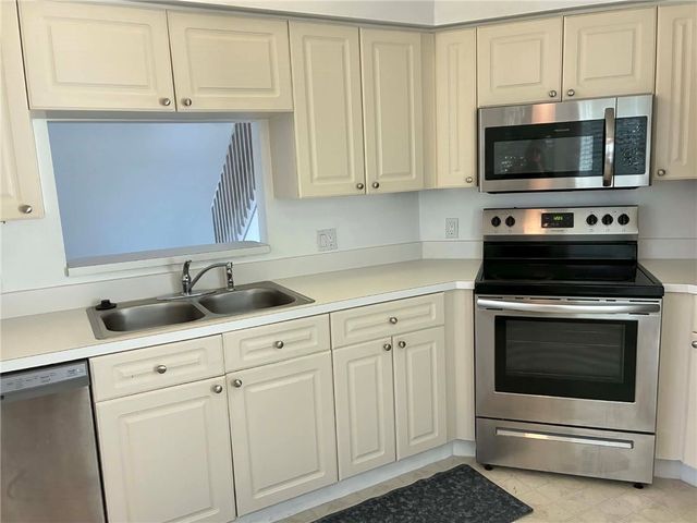 1930 Westminster Circle 2, Vero Beach, FL 32966