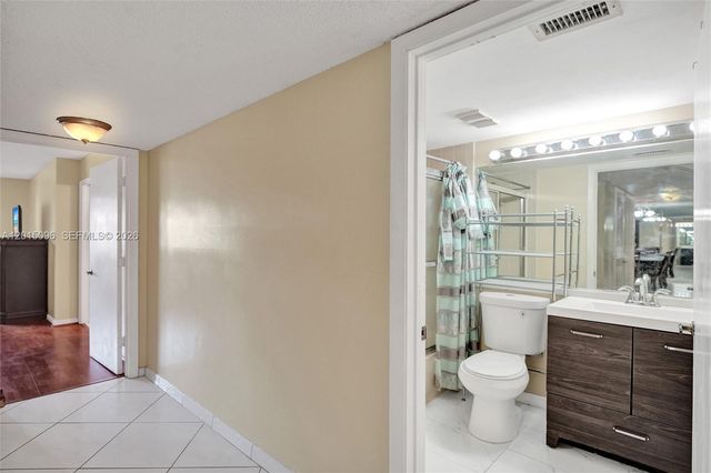 4960 E Sabal Palm Blvd 203, Tamarac, FL 33319