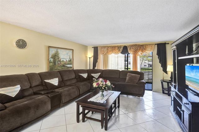 4960 E Sabal Palm Blvd 203, Tamarac, FL 33319