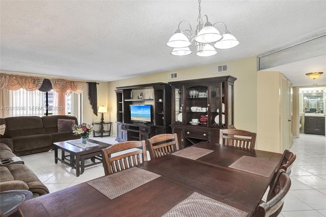 4960 E Sabal Palm Blvd 203, Tamarac, FL 33319