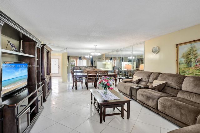 4960 E Sabal Palm Blvd 203, Tamarac, FL 33319