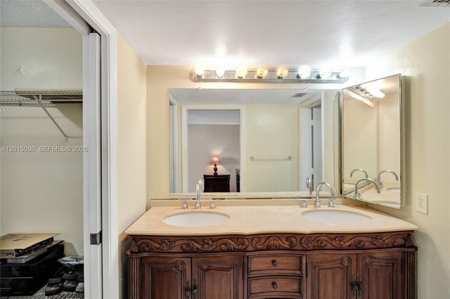 4960 E Sabal Palm Blvd 203, Tamarac, FL 33319