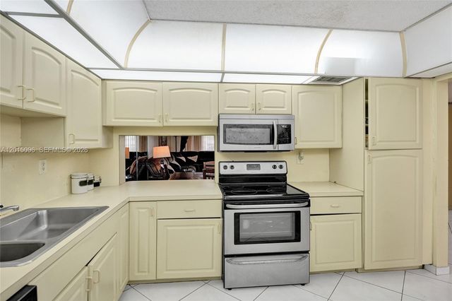 4960 E Sabal Palm Blvd 203, Tamarac, FL 33319